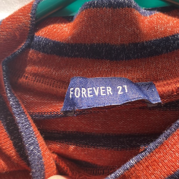 Dark blue and orange striped turtle neck - Picture 3 of 3